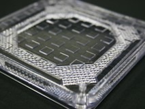 舗道用の埋め込み照明部品(光が散乱するよう表面にカットを入れています。)
